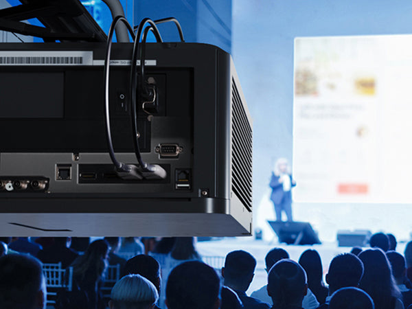 FÜR WEITE DISTANZEN: OPTISCHE HDMI-2.1-KABEL
