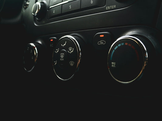 KLIMAANLAGE ODER KLIMAAUTOMATIK – WELCHE KLIMATISIERUNG IST DIE RICHTIGE FÜR IHR AUTO?