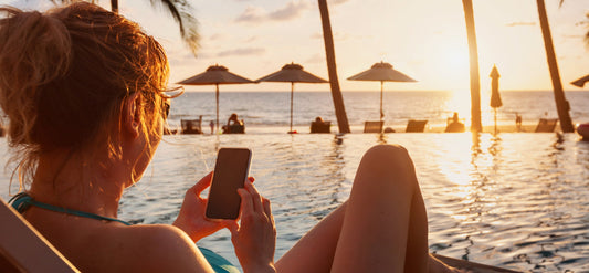 POWERBANKS, SOLARLADER & CO.: STROMVERSORGUNG IM SOMMERURLAUB