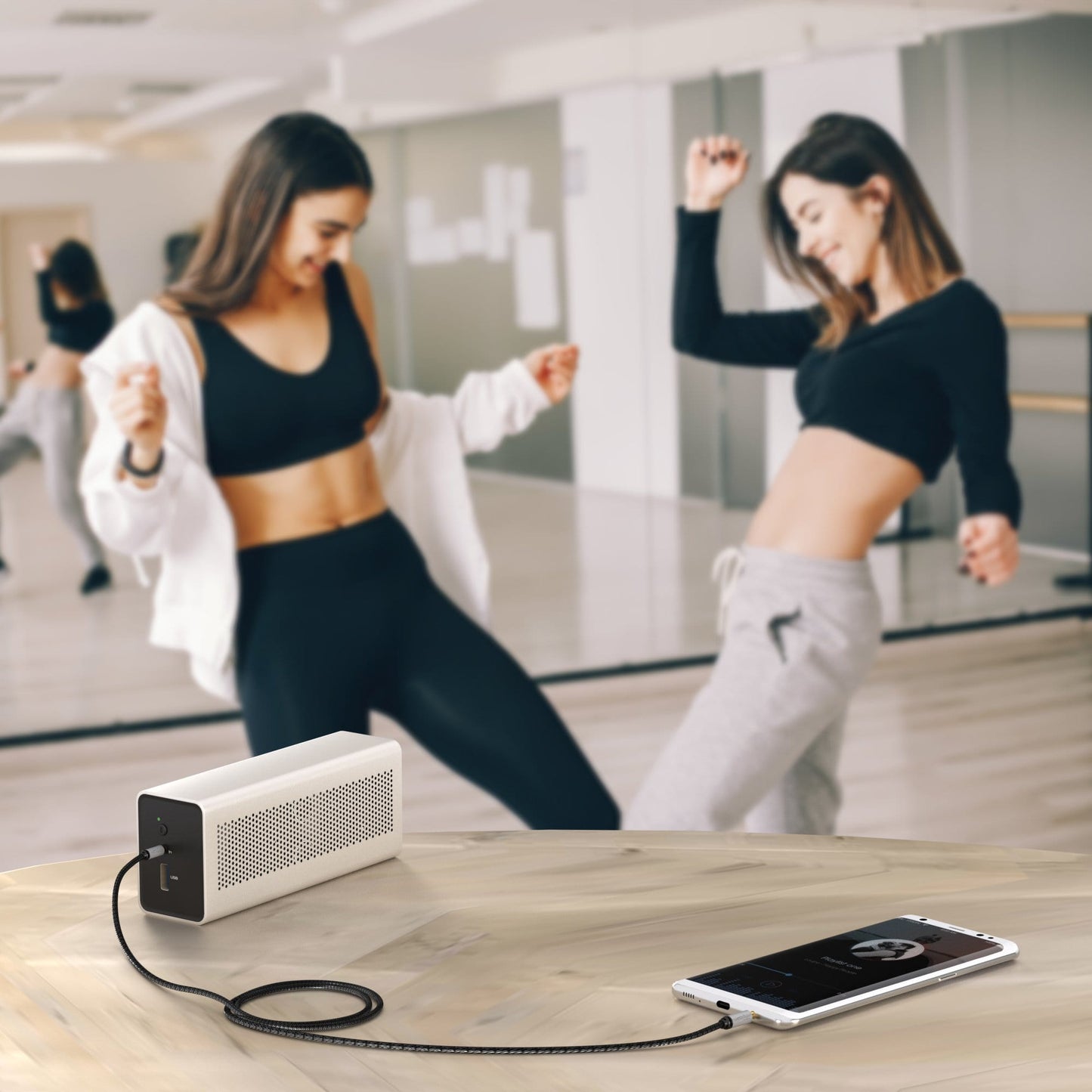 AUX Audio & Klinkenkabel - unzerstörbar konstruiert & optimal geeignet für Smartphones und Auto - silber