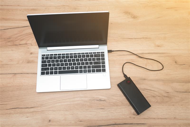 LAPTOP MIT POWERBANK LADEN: DER VOLLSTÄNDIGE RATGEBER FÜR MOBILES LADEN