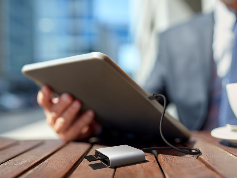 USB-HUBS UND USB-KARTENLESER FÜR DAHEIM UND UNTERWEGS