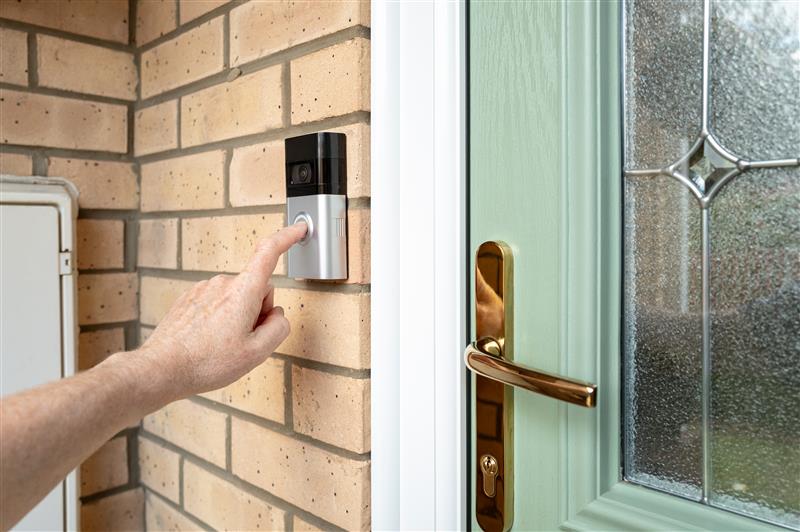 SMARTE HAUSTÜR: VORTEILE, FUNKTIONEN UND NACHRÜSTMÖGLICHKEITEN IM ÜBERBLICK